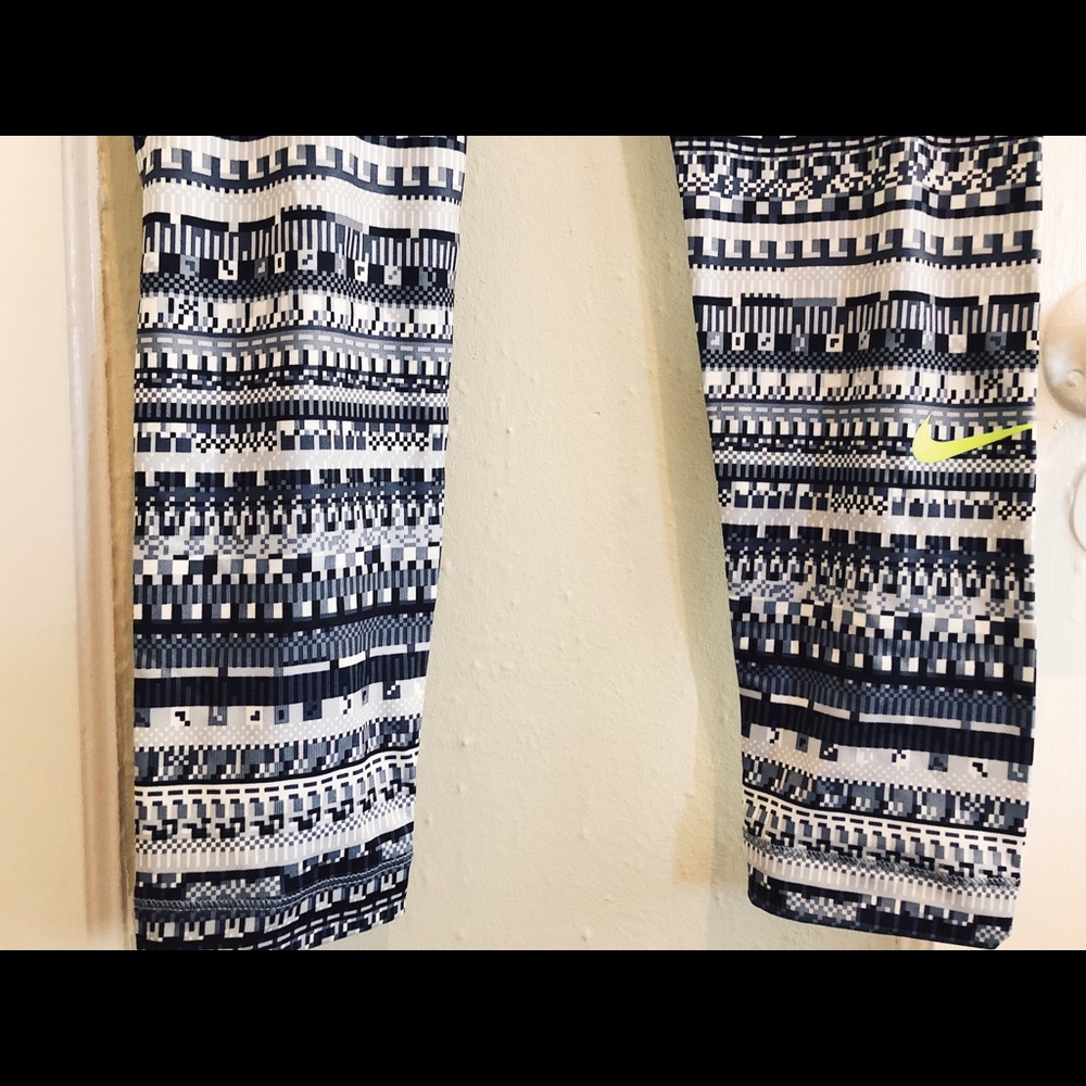 Black patterned Nike Pro tights, size S - Picture 2 of 3